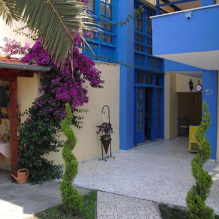 Kangaroo Hotel Mola Kalyva Bagian luar foto