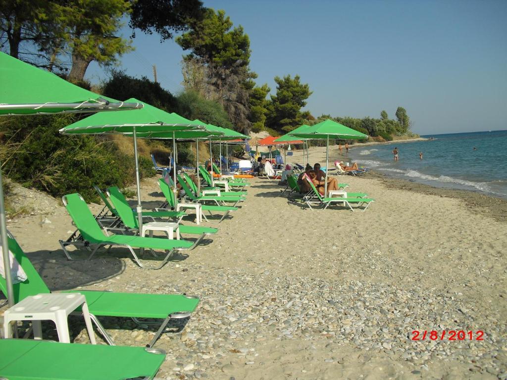 Kangaroo Hotel Mola Kalyva Bagian luar foto
