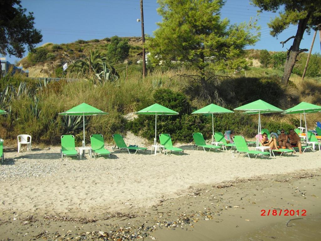 Kangaroo Hotel Mola Kalyva Bagian luar foto