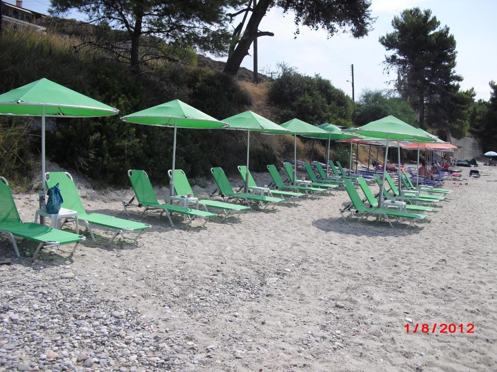 Kangaroo Hotel Mola Kalyva Bagian luar foto