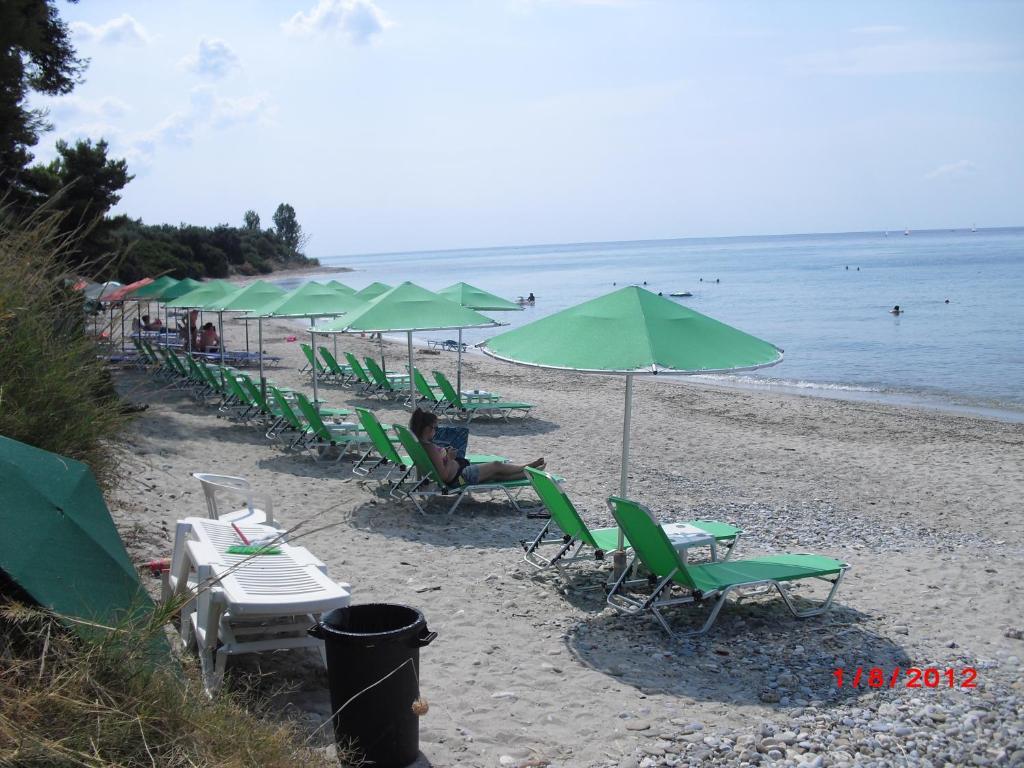 Kangaroo Hotel Mola Kalyva Bagian luar foto