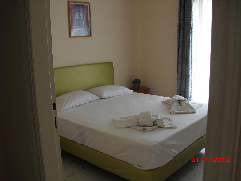 Kangaroo Hotel Mola Kalyva Ruang foto