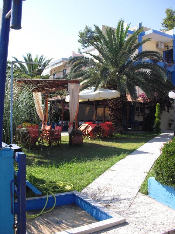 Kangaroo Hotel Mola Kalyva Bagian luar foto
