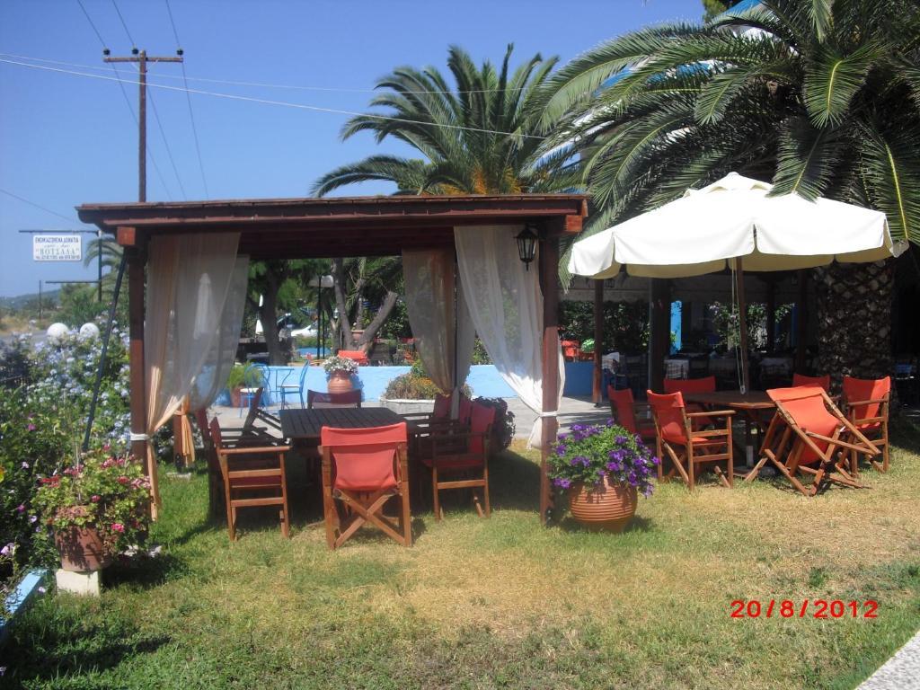 Kangaroo Hotel Mola Kalyva Bagian luar foto