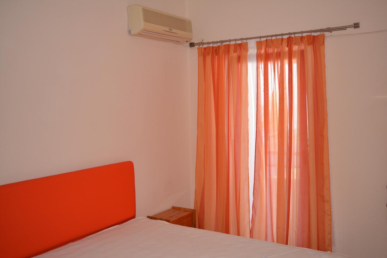 Kangaroo Hotel Mola Kalyva Bagian luar foto
