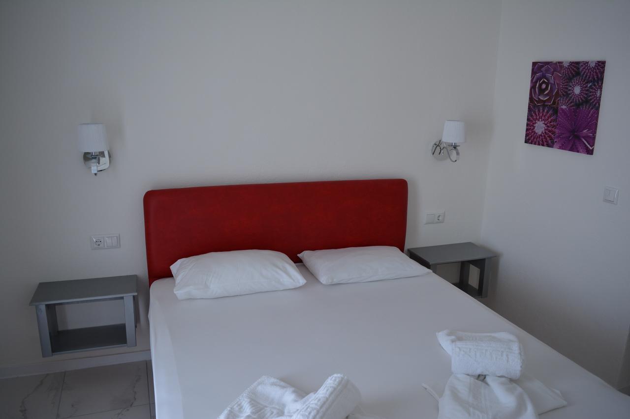 Kangaroo Hotel Mola Kalyva Bagian luar foto