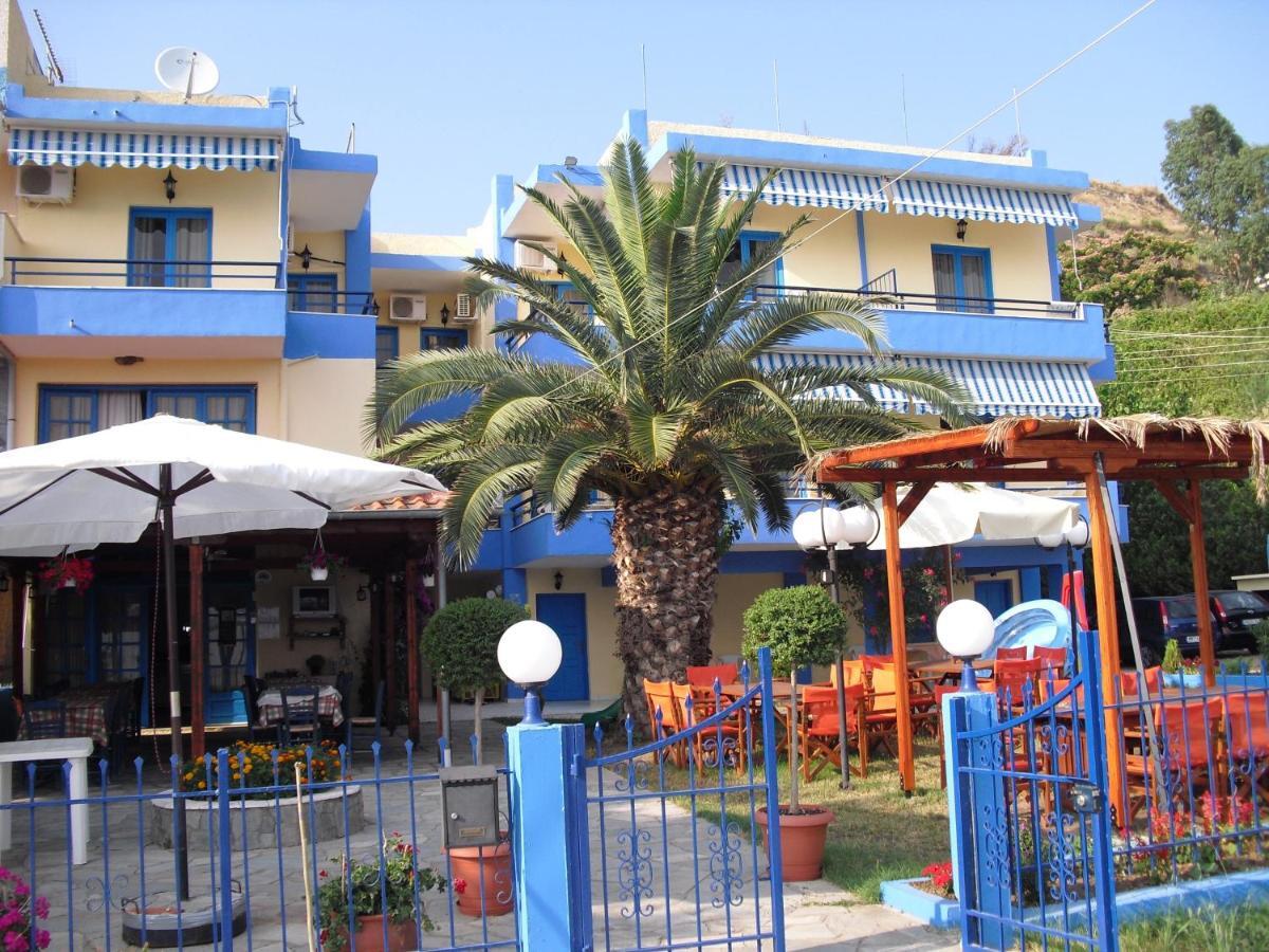 Kangaroo Hotel Mola Kalyva Bagian luar foto